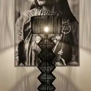 AMANE — Grande lampe sculpturale en corde noire 165cm