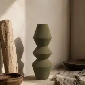 CARAVANE II (OLIVIER FUMÉ) — Vase géométrique en terre cuite 34cm